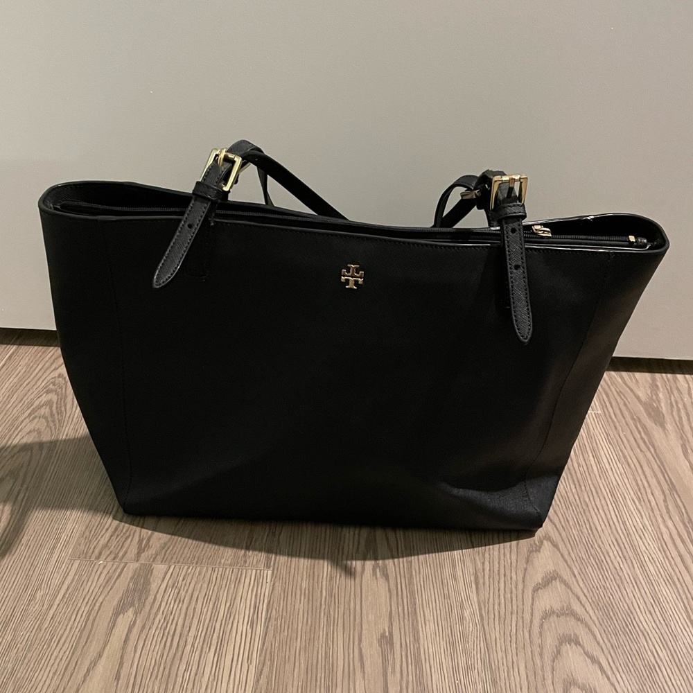 *Tory Burch Black Tote